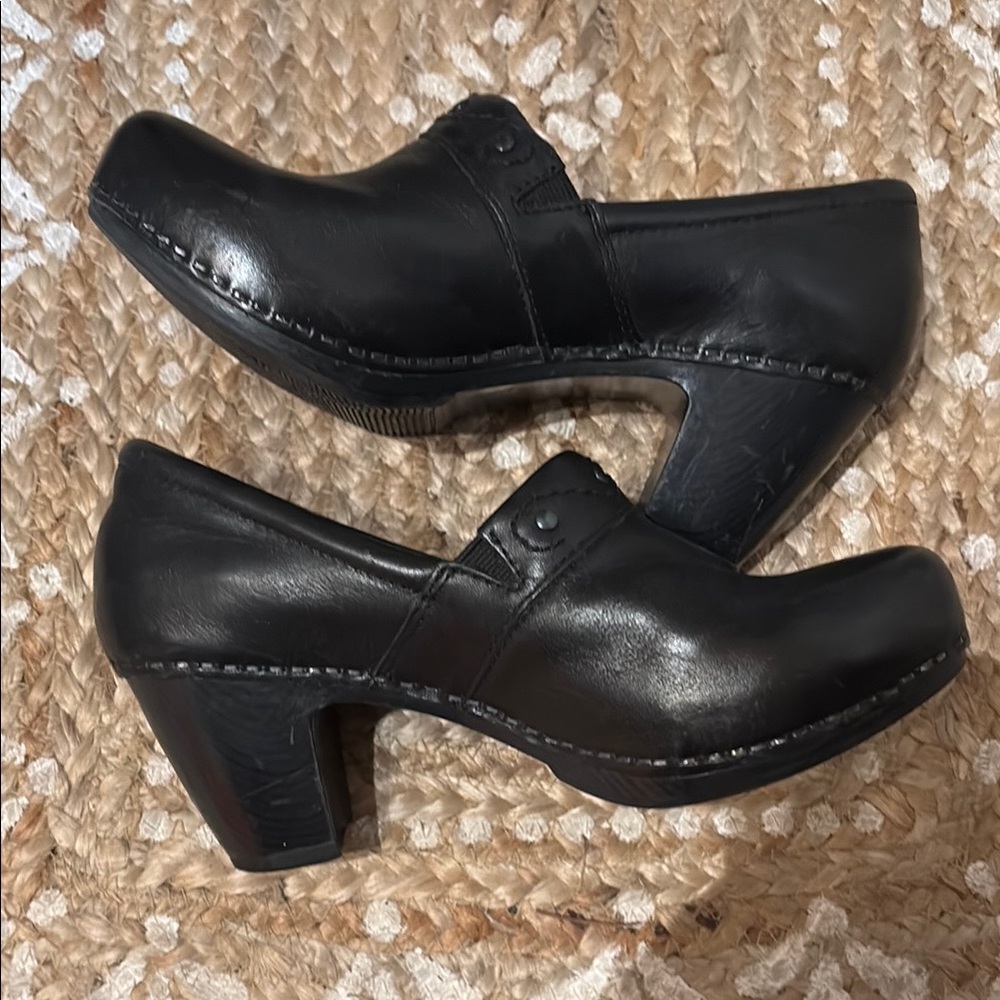 Dansko Women's Black Leather Shoes